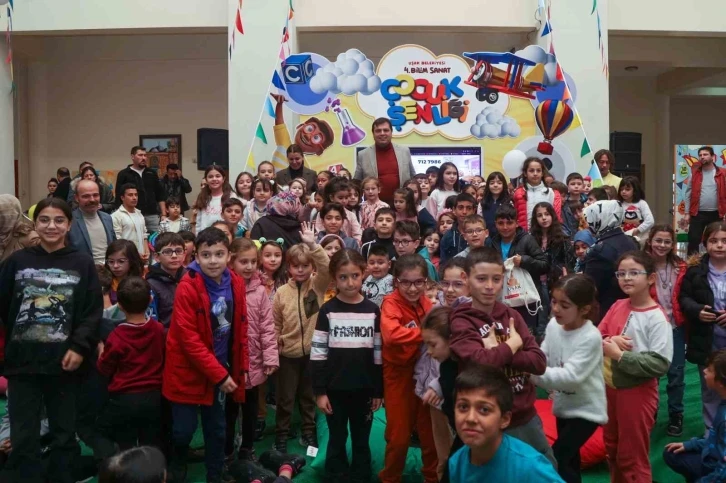 Uşak’ta 4. Bilim Sanat Çocuk Şenliği renkli görüntülere sahne oldu