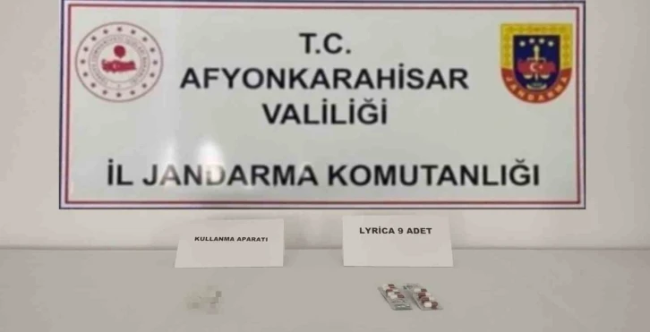 Uşak’tan Afyonkarahisar’a uyuşturucu getiren zehir tacirleri yakalandı
