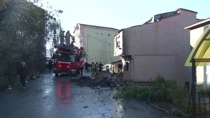 Üsküdar’da doğalgaz borusundan yükslen alevler binaya sıçradı
