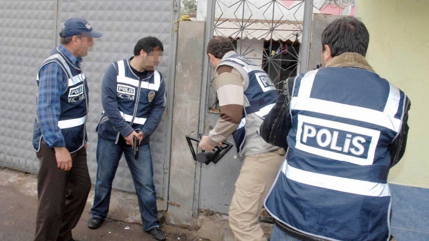 Polis, uyuşturucu tacirini kıskıvrak yakaladı