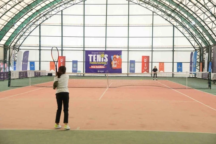 Uyanış Gençlik 2. Tenis Turnuvası devam ediyor
