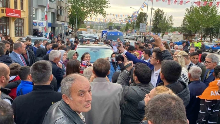 Uzunköprü’de Togg’a yoğun ilgi: Vatandaşlar fotoğraf çekme yarışına girdi
