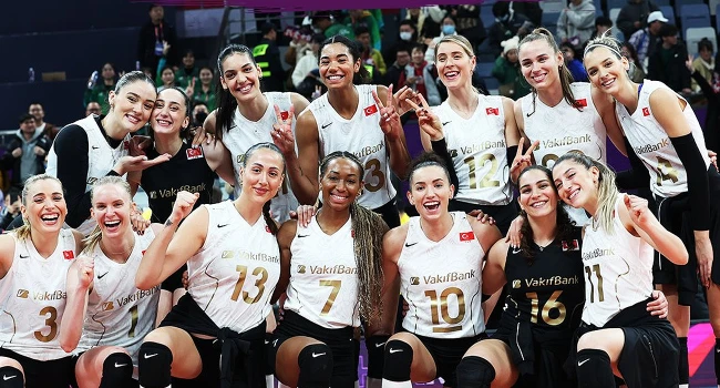 VakıfBank güle oynaya yarı finalde