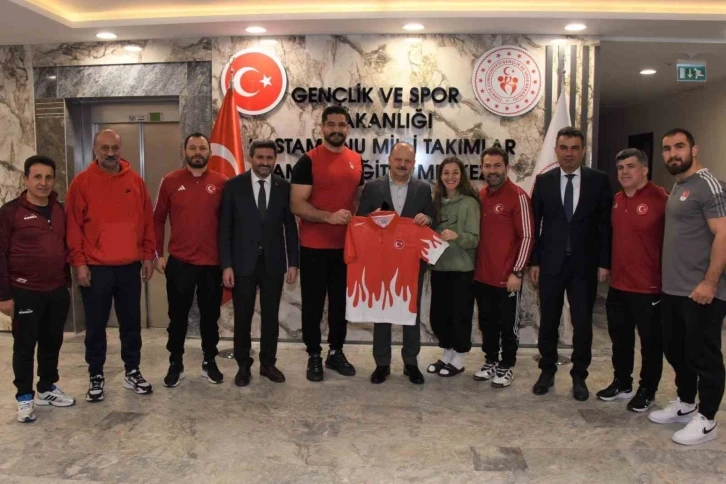 Vali Dallı’dan olimpiyatlara hazırlanan şampiyon sporculara moral desteği
