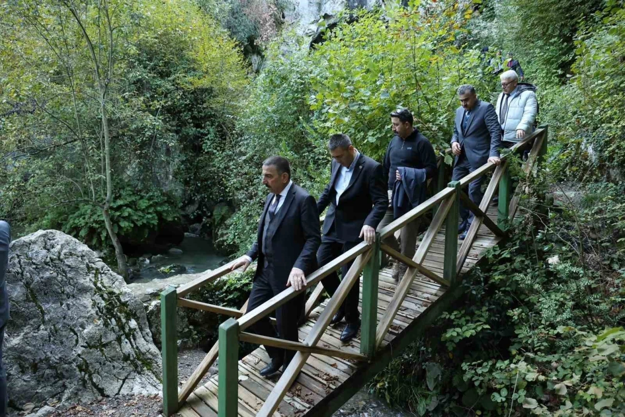 Vali Hacıbektaşoğlu, Çayır Mağarası’nda incelemelerde bulundu
