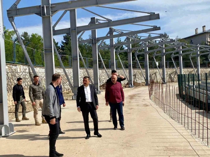 Vali Hacıbektaşoğlu, yenileme çalışmaları devam eden statta incelemelerde bulundu
