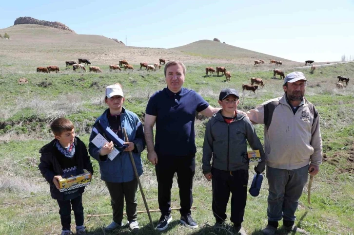 Vali ile çobanlık yaban çocukların karşılaşması yürekleri ısıttı
