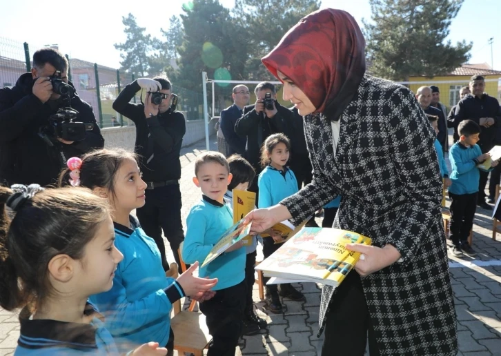 Vali Yiğitbaşı’ndan kitap okuma alışkanlığına destek
