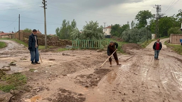 Vali Yiğitbaşı: “Sel baskınlarının yaşandığı bölgelerde yaralar sarılacak”
