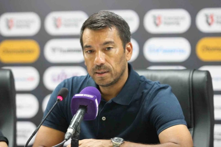 Van Bronckhorst: “İstanbul’a galibiyetle döndüğümüz için mutluyuz"
