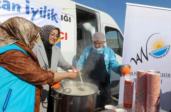 Van Büyükşehir Belediyesinden ayran aşı ikramı