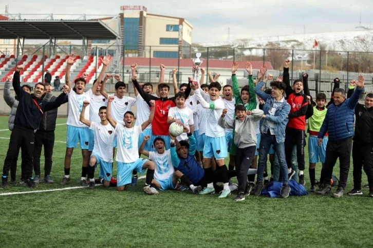 Van Büyükşehir Belediyespor, U-16 Yerel Ligi şampiyonu oldu