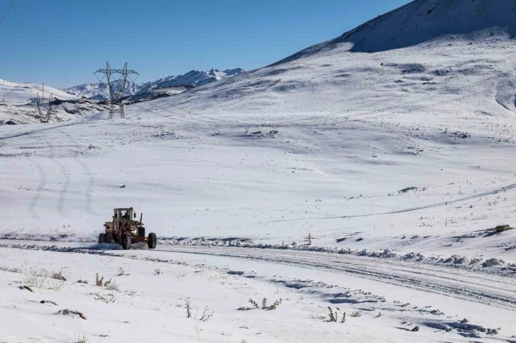 Van’da 272 yerleşim yerinin yolu ulaşıma kapandı
