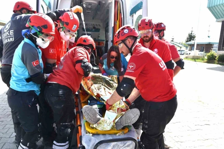 Van’da 48 UMKE personeline ’arama kurtarma’ eğitimi verildi
