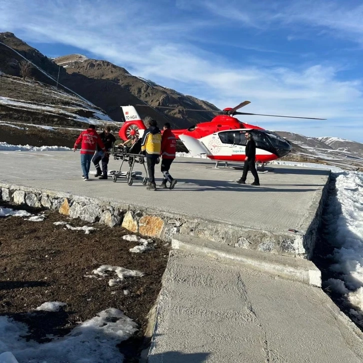 Van’da ambulans helikopter hamile kadın için havalandı
