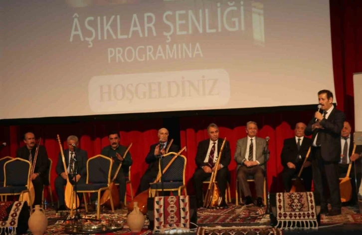 Van’da ‘Aşıklar Şenliği’ düzenlendi
