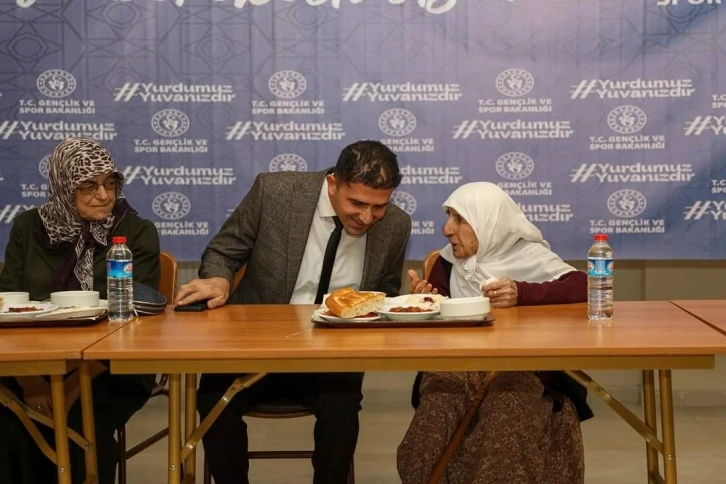 Van’da depremzedelere iftar programı düzenlendi
