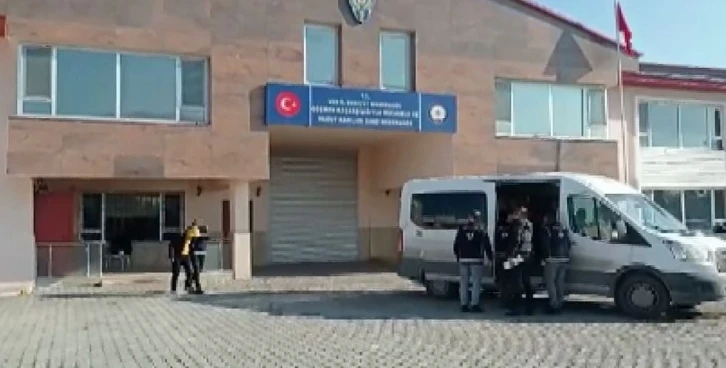 Van’da göçmen kaçakçılığı yapan 13 organizatör tutuklandı
