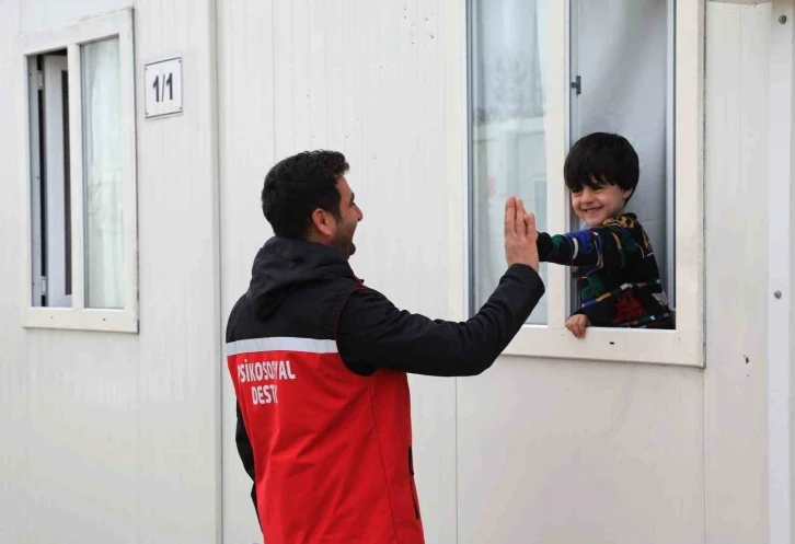 Van ekibinden depremzedelere psikososyal destek
