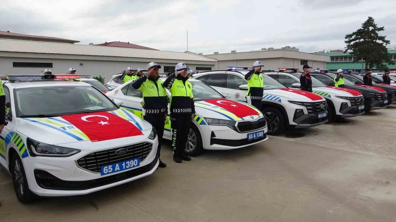 Van Emniyet Müdürlüğüne yeni araçlar teslim edildi
