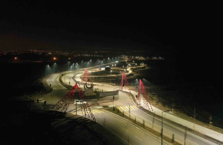 Van Gölü’nün gerdanlığı ’Van Gölü sahil yolu’ trafiğe açıldı
