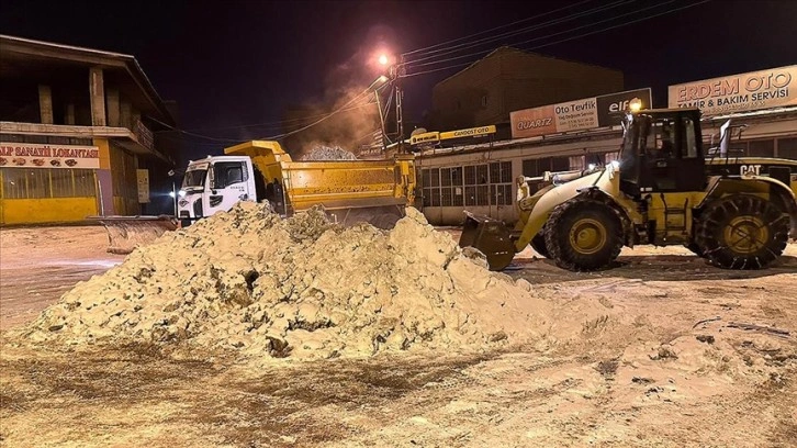 Van ve Muş'ta kardan kapanan yollar ulaşıma açılıyor