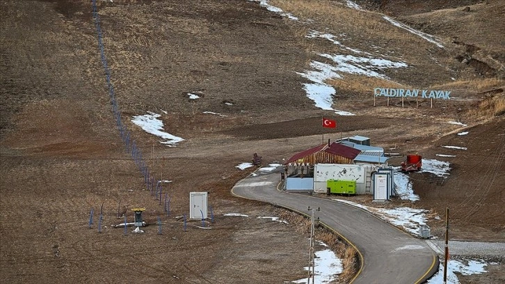 Van'da kar yağmayınca kayak sporcuları antrenman için Erzurum ve Kayseri'ye gönderildi