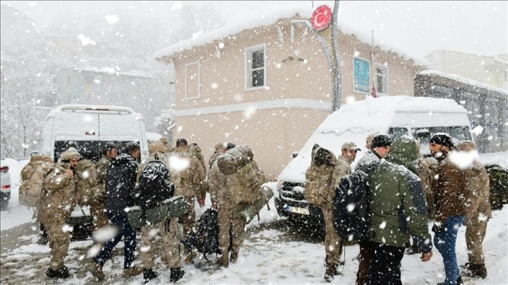 Van'dan 163 güvenlik korucusu depremden etkilenen Malatya'ya uğurlandı