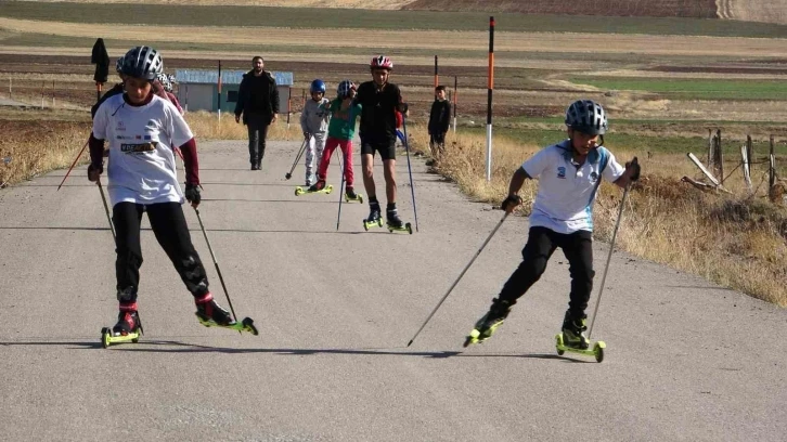 Vanlı kayakçılara kayaklı koşu şampiyonasına hazırlanıyorlar
