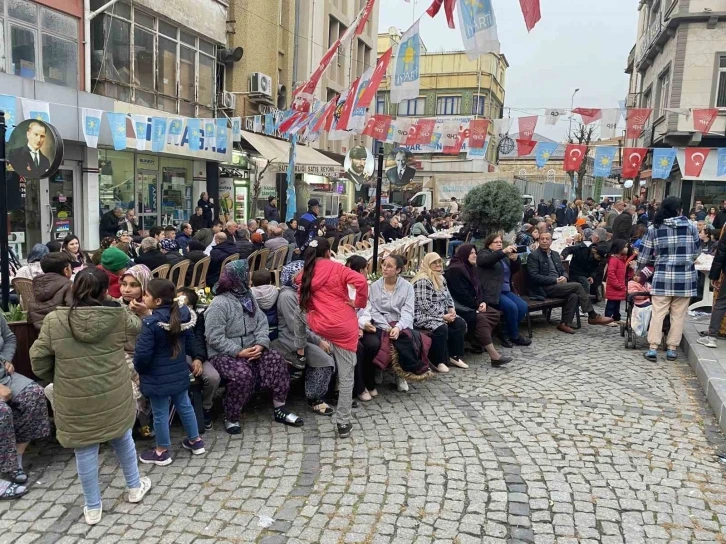 Vatandaşlardan CHP’li başkana iftar tepkisi: "Orucumu parayla aldığım suyla açtım"
