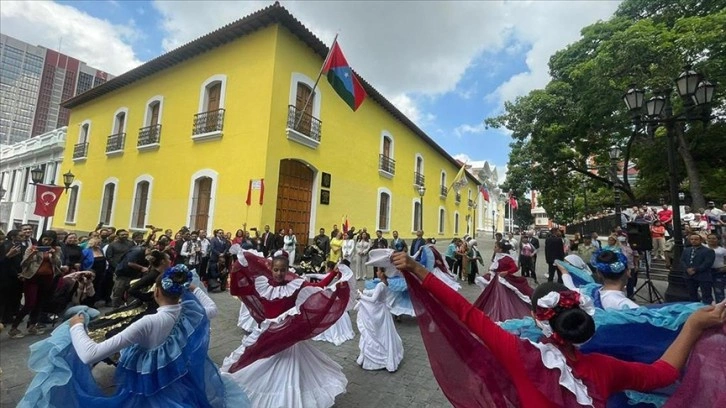 Venezuela'da prestijli bir bölgeye "Türkiye Cumhuriyeti Caddesi" adı verildi