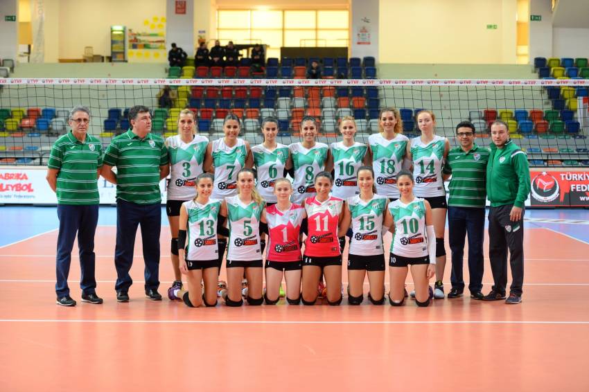 Bayan voleybol takımının maçı ertelendi