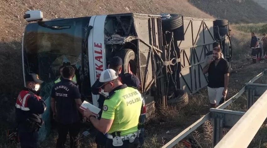 Bursa plakalı yolcu otobüsü şarampole devrildi: 1 ölü, 30 yaralı