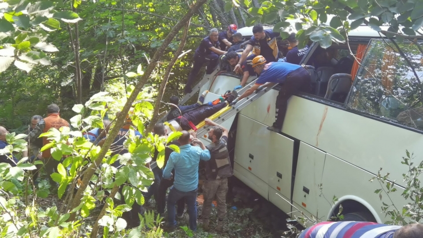 Bursa'da tur otobüsü şarampole devrildi: 5 ölü 35 yaralı!