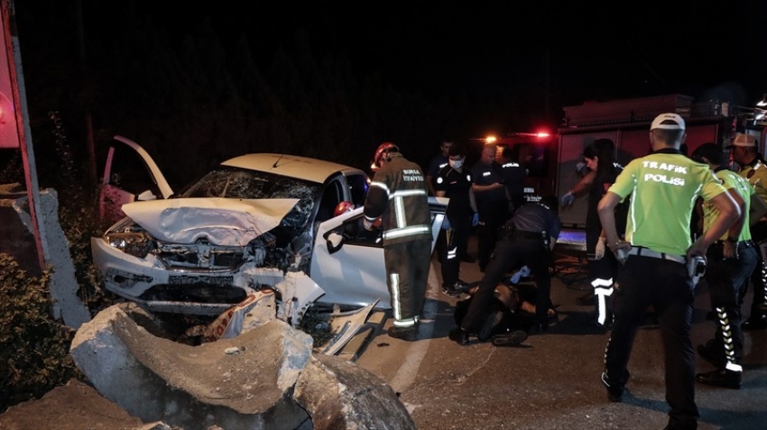 Bursa'da trafik kazası:1 ölü 2 yaralı