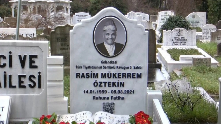 Rasim Öztekin mezarı başında anıldı