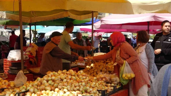 Yağış ve sel baskınları pazar fiyatlarını etkiledi
