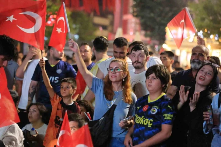 Yalova’da çeyrek final coşkusu
