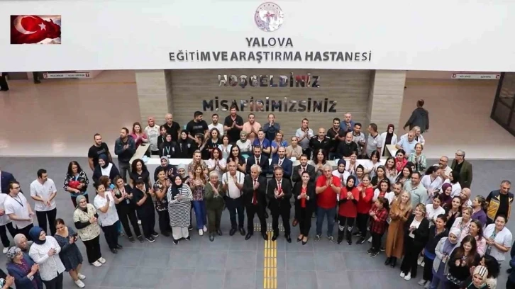 Yalova’da hastane personelinden İstiklal Marşı şiirli 100. yılı kutlama klibi
