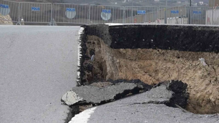 Yalova’da hastane yolunda çökme devam ediyor
