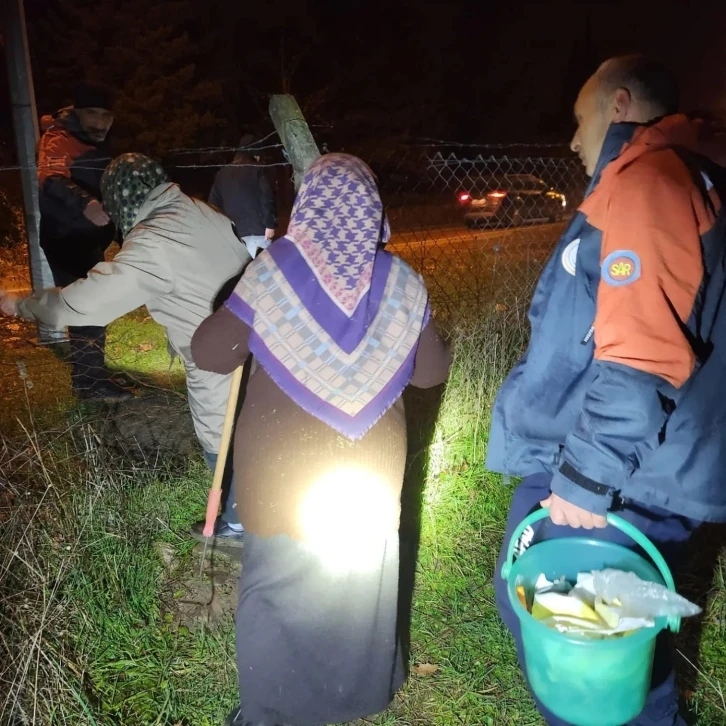 Yalova’da mantar toplarken ormanda kaybolan 3 kişi kurtarıldı
