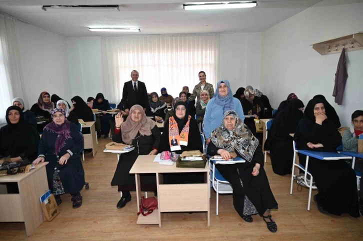 Yalova’da "öğrenmenin yaşı yok" diyen kadınlar artık okur-yazar
