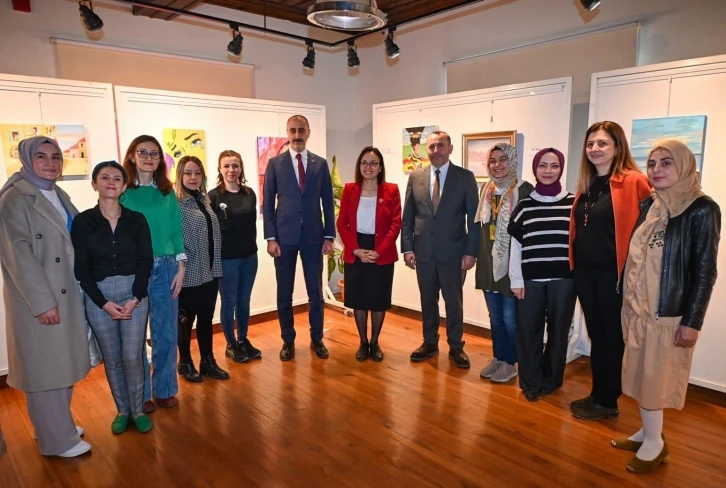 Yalova’da sağlıkçılar adeta ressamlara taş çıkardı
