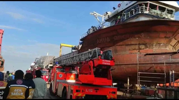 Yalova’da tersanede gemi yangını