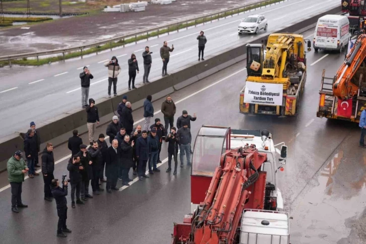 Yalova’dan deprem bölgesine 204 yardım yüklü araç gönderildi
