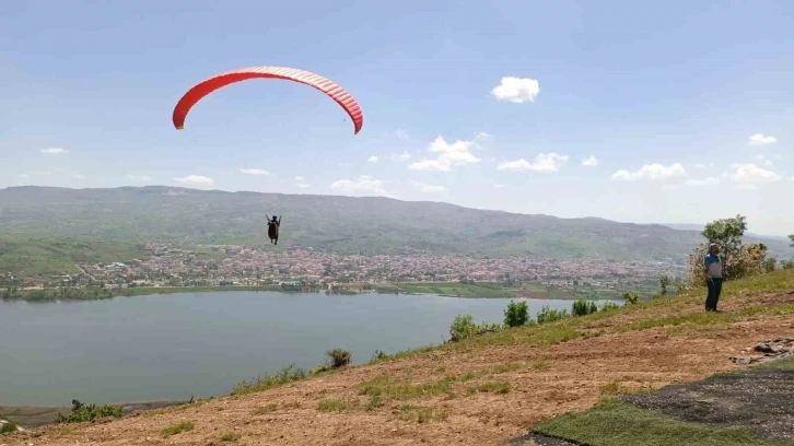 Yamaç paraşütü etkinliği büyük ilgi gördü