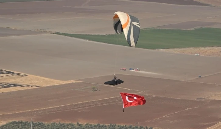 Yamaç paraşütü festivalinde adrenalin dolu anlar yaşandı
