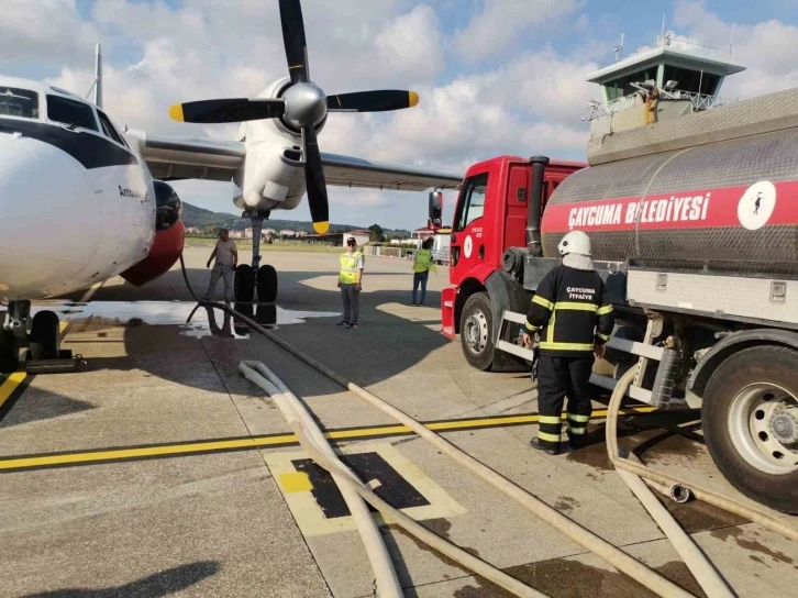 Yangın söndürme uçağına 15 ton su ikmali yapıldı
