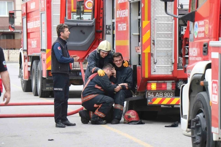 Yangında hayatını kaybeden itfaiye erinin düştüğü anlar kamerada