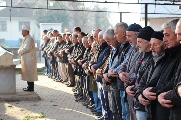 Yaşlı kadın son yolculuğuna uğurlandı